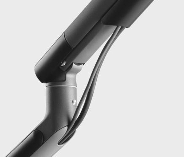 DM7110 – prowadzenie kabli (cable management)